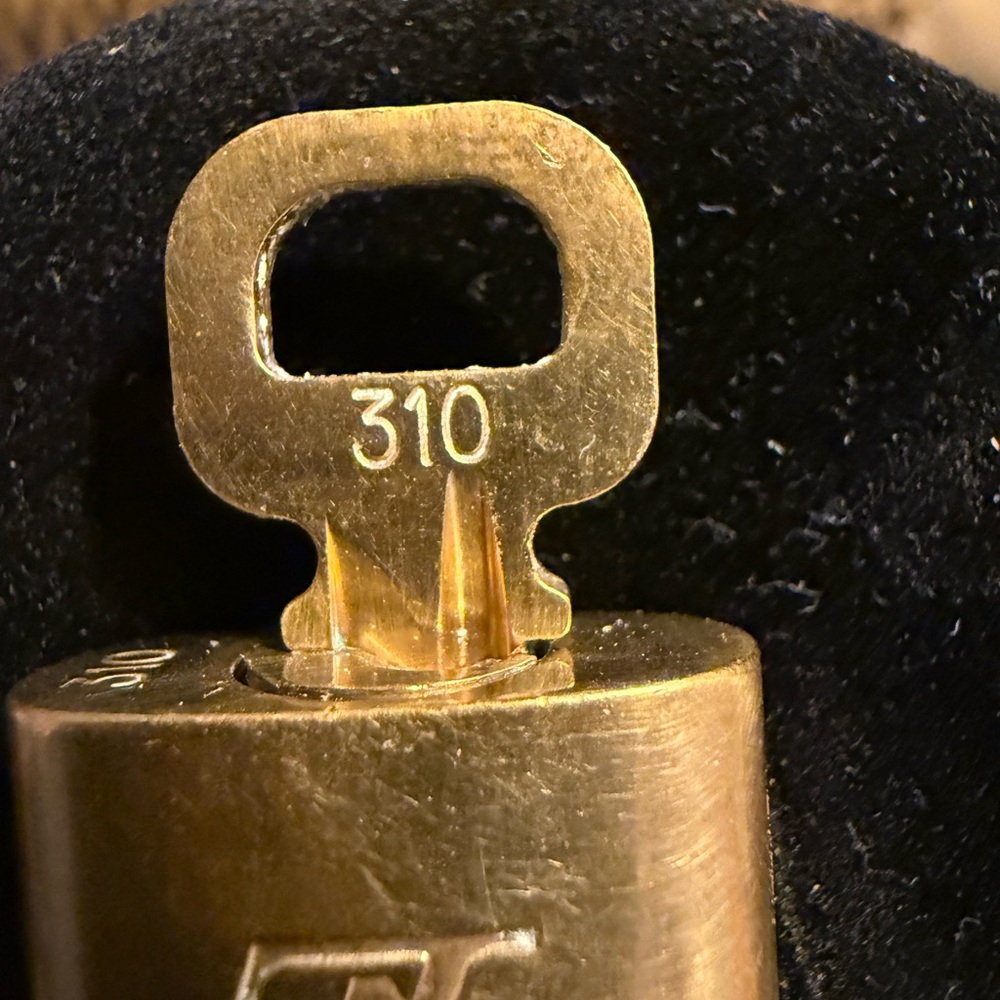 Louis Vuitton Gold Padlock and Key 310 w Unbranded Chain - Picture 4 of 7